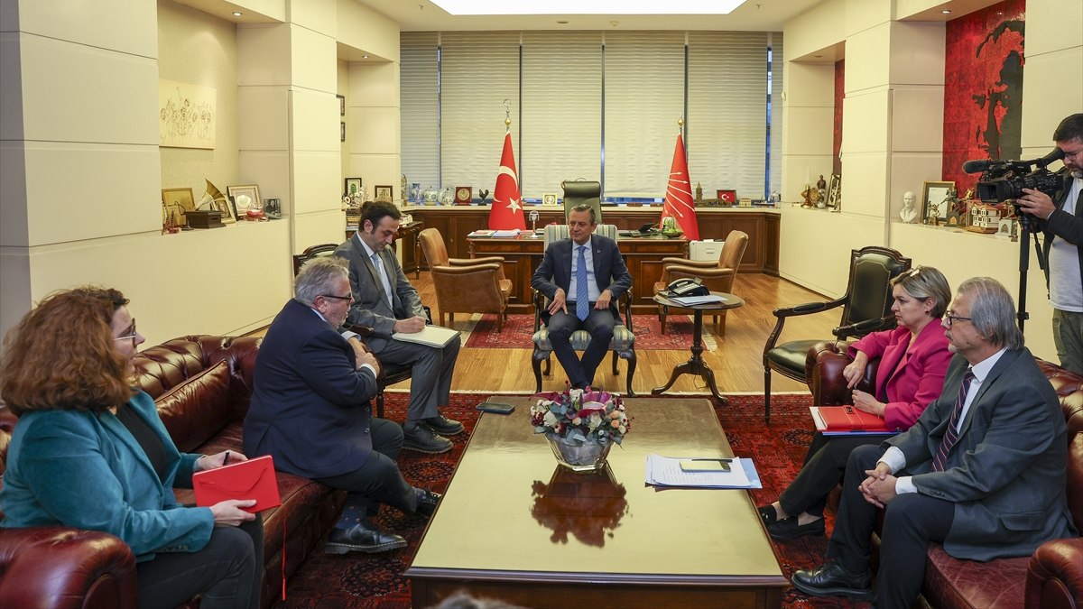 CHP Lideri Özel, AP Raportörü Amor ile Stratejik Zirve Düzenledi